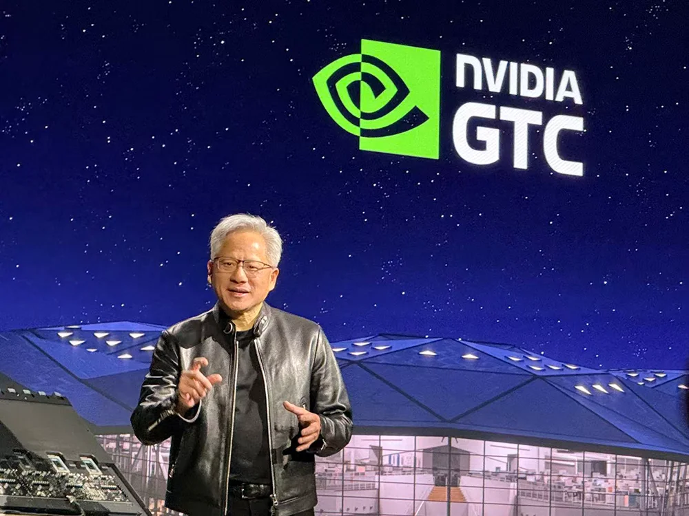 黄仁勋105分钟对话实录:万亿美元这么赚!谈中国、H200、养虾、Groq,炮轰DLSS 5批评者