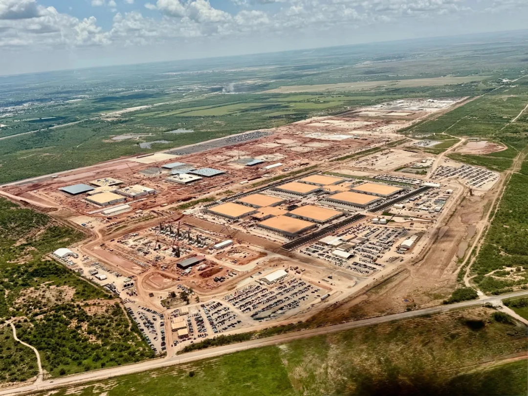 “星际之门”计划连遭变故:扩建谈崩、数据中心宕机、OpenAI 转向“租而不建”