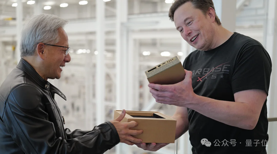 英伟达首台DGX GB300，老黄亲自登门送给他