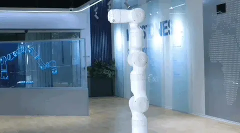 别人都在卷视觉，这家具身公司偏要卷“手感”