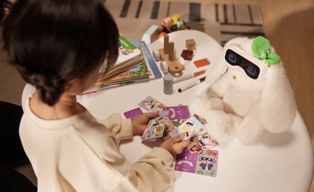 前阿里 90 后 P10 ，要造 AI 世代的「哈利波特」，而入口是一张 NFC 卡片