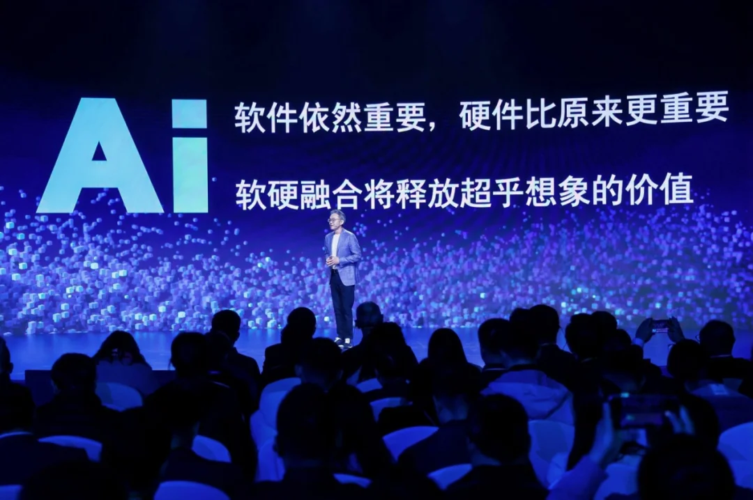 西门子RXD大会揭秘：AI闯进工厂，胜负手不在算法｜甲子光年