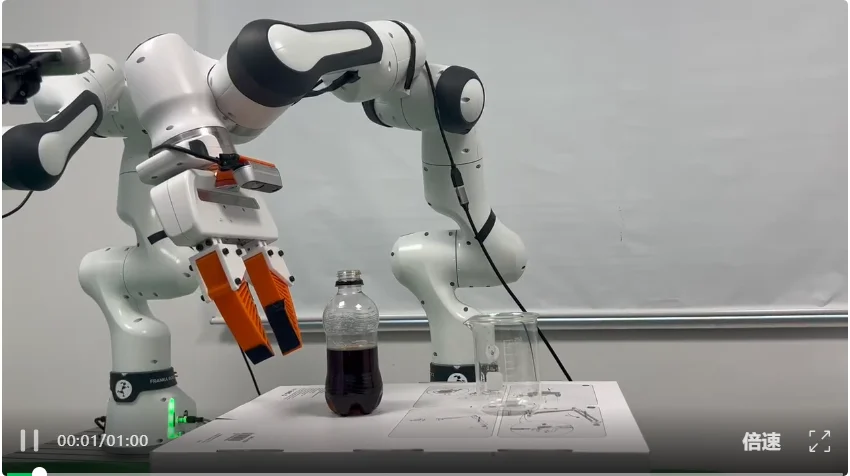 VLA别再「走神」：即插即用提升视觉泛化，相对Pi0.5提升18%