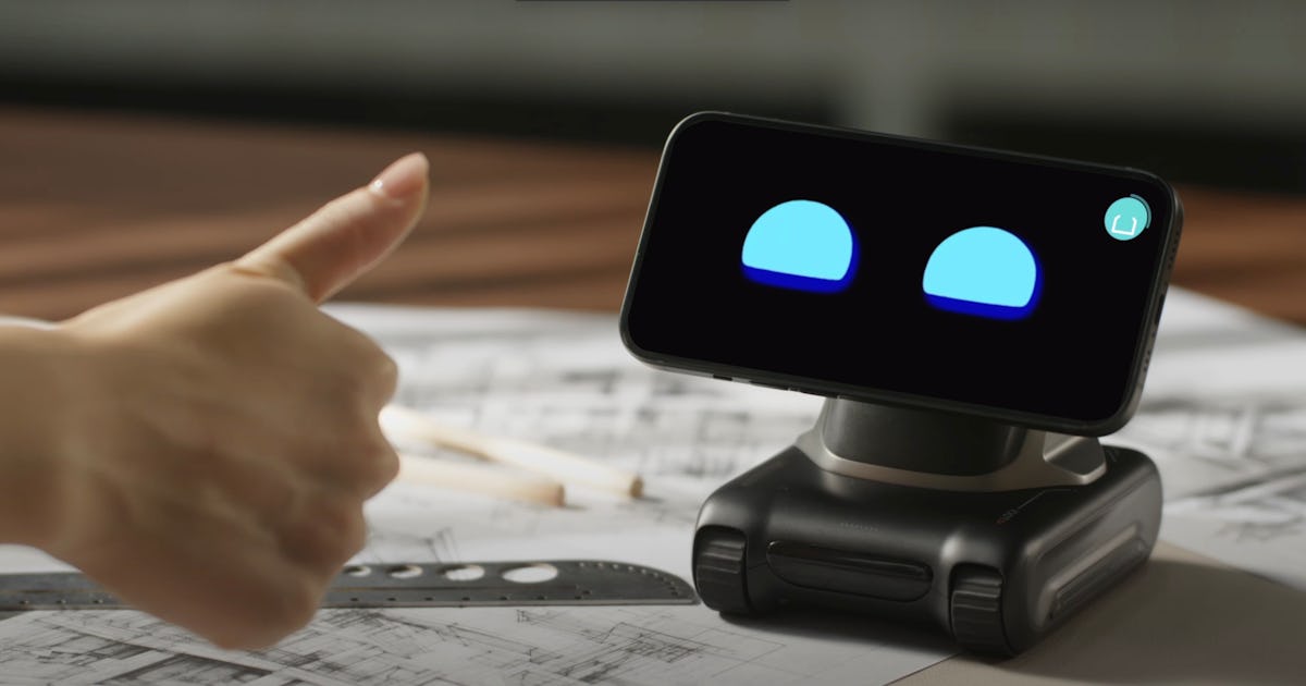 This Tiny Wheeled Robot Wants To Turn Your Phone Into A Desktop R2-D2