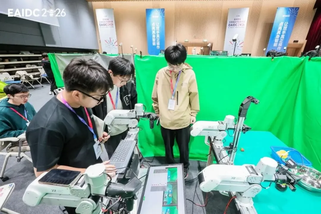 超百万算力、72小时、近百台真机：具身智能的刷分时代，被一场「裸考」终结