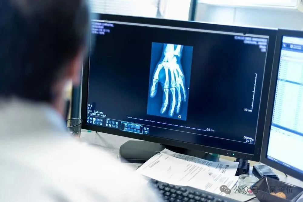 上市首日大涨111%!智谱MiniMax之后,德适交出大模型商业化最硬核答卷