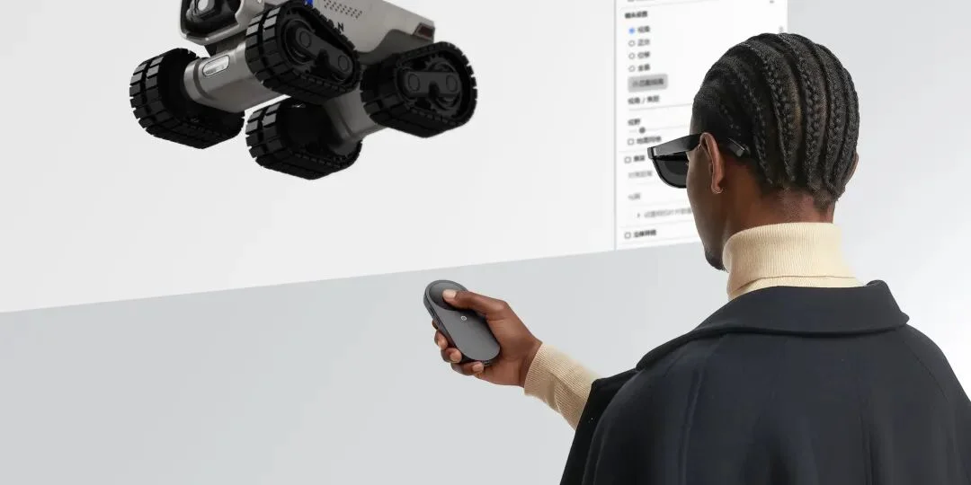 放弃把算力硬塞进眼镜，这家公司用「便携空间主机」拿下千万美元融资