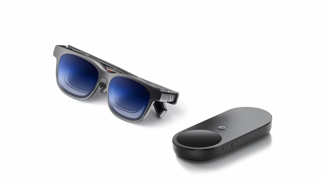 放弃把算力硬塞进眼镜，这家公司用「便携空间主机」拿下千万美元融资