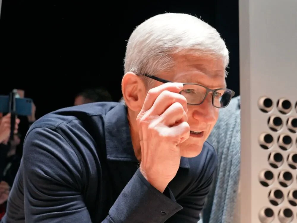 苹果AI眼镜曝出!库克同款、四版设计,2027年开卖