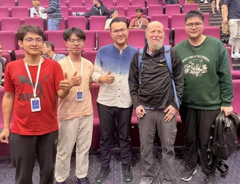 04年北大「小天才」押注世界基座模型，要造中国版Neo Lab｜对话逆矩阵陈博远