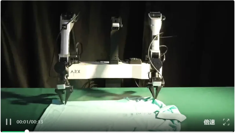 柔体操作最缺数据、最怕仿真失真？新研究让布料物理真实再现