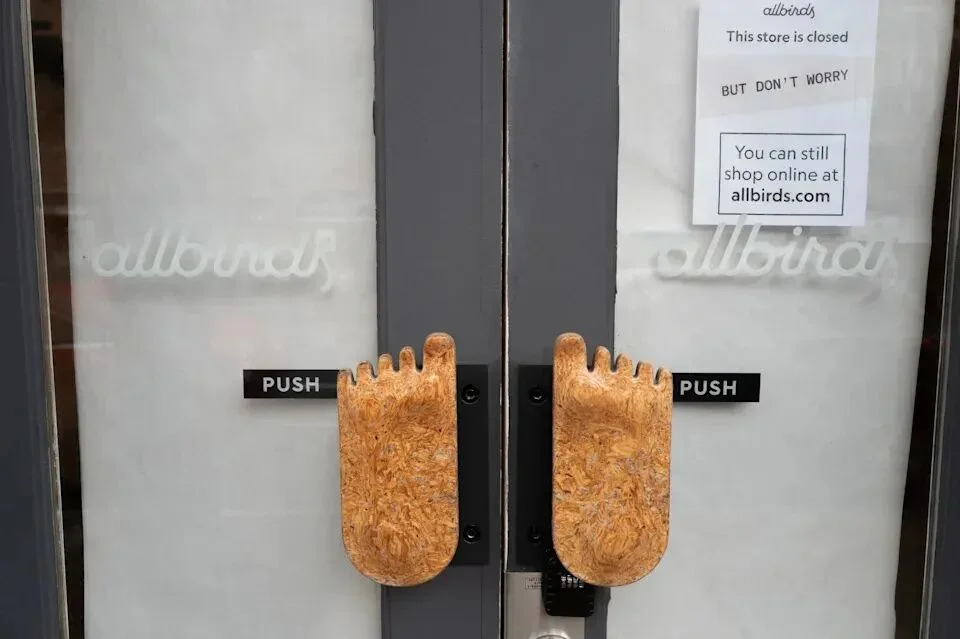 快倒闭的硅谷神鞋，转行 AI 股价暴涨 7 倍，龙虾之父都懵了