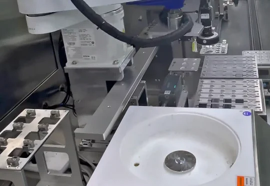 Nature丨告别「炼丹」！AI+机器人闭环搞光伏：效率27.18%，可重复性直接拉高5倍