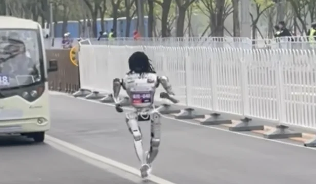 机器人半马如何跑完21公里？