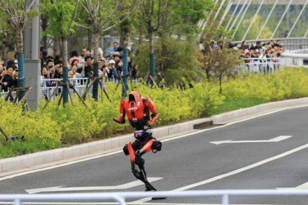 机器人半马如何跑完21公里？